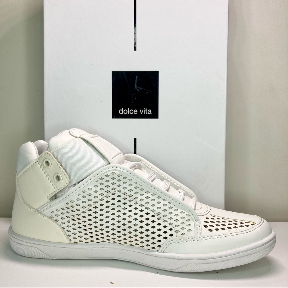 High top cut out mesh fashion sneaker